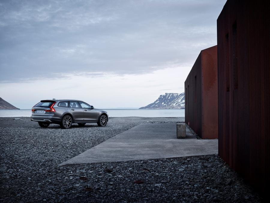  Volvo V90 T6 Cross Country 2016 года  (фото 4 из 104)
